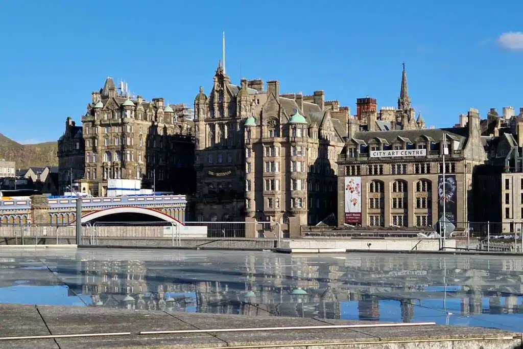 Old Town de Edimburgo desde Princess Street